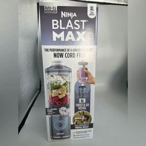 Ninja Blast Max Cordless Blender - Navy and White